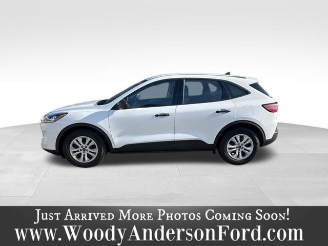2022 Ford Escape S photo 2