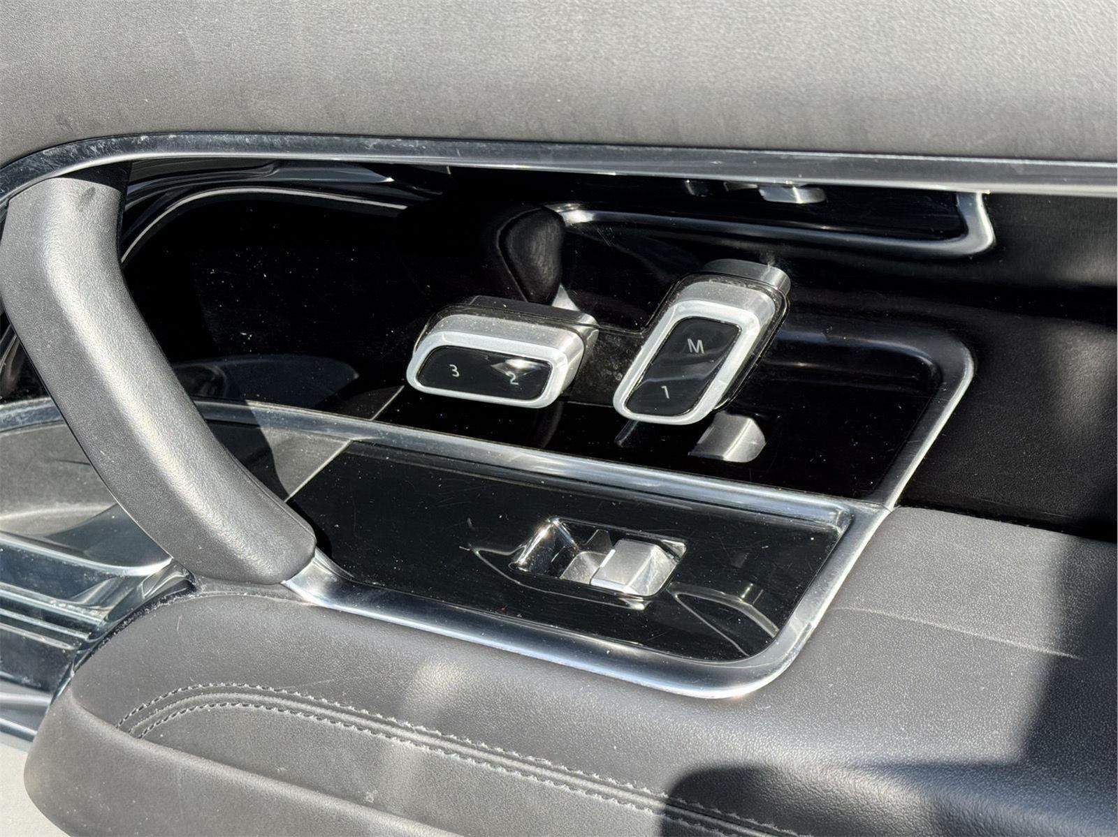2023 Land Rover Range Rover SE photo 20