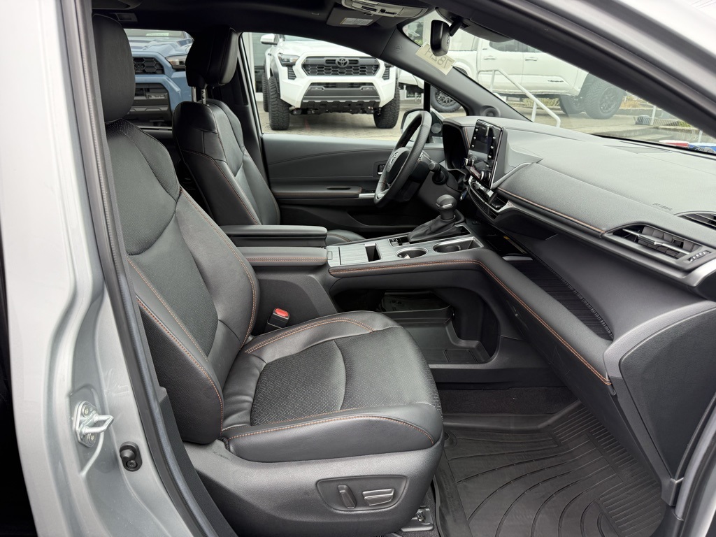 2024 Toyota Sienna XSE photo 18
