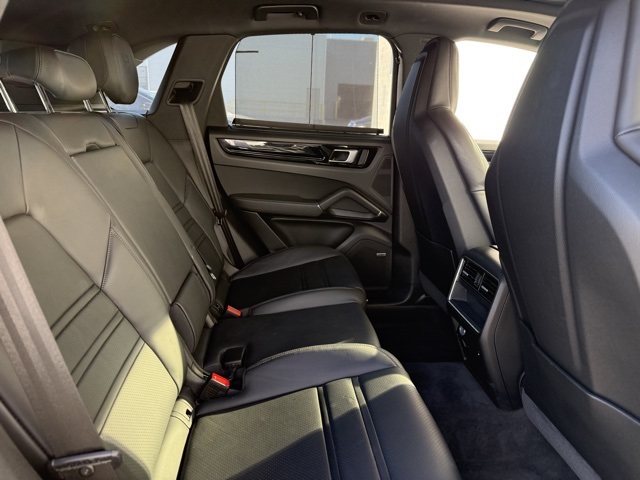 2023 Porsche Cayenne Base photo 19