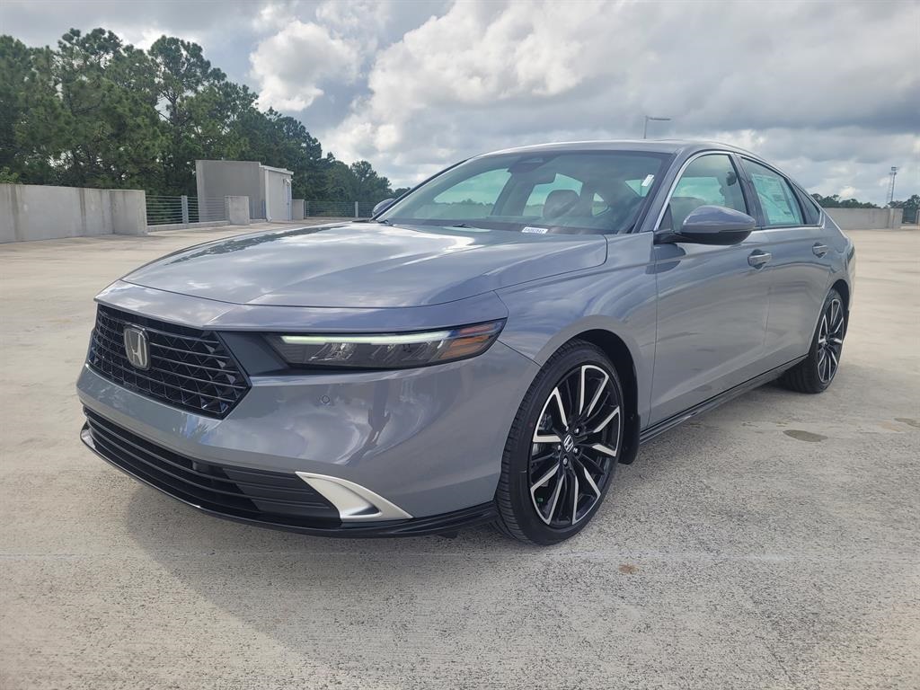 2025 Honda Accord Hybrid Touring photo 3