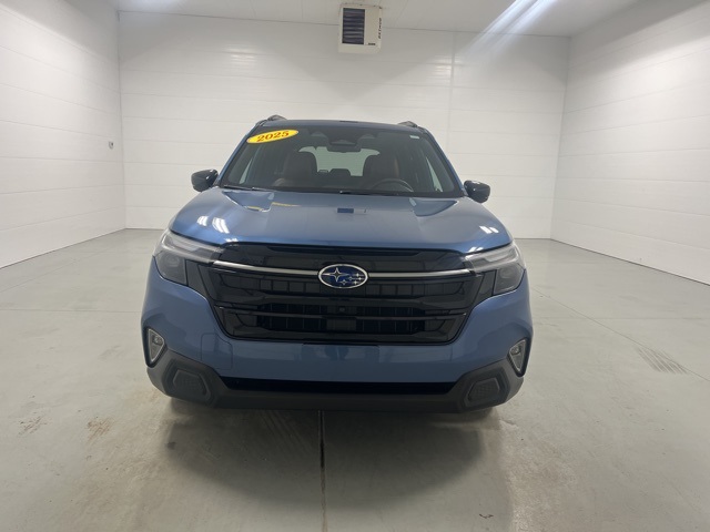 2025 Subaru Forester Touring photo 2