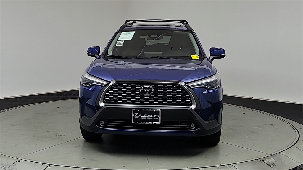 2023 Toyota Corolla Cross XLE photo 2