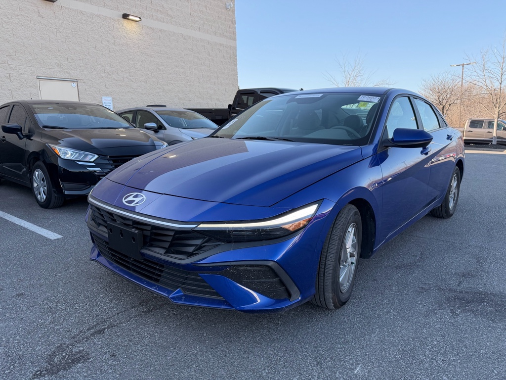 2024 Hyundai Elantra SE's photo