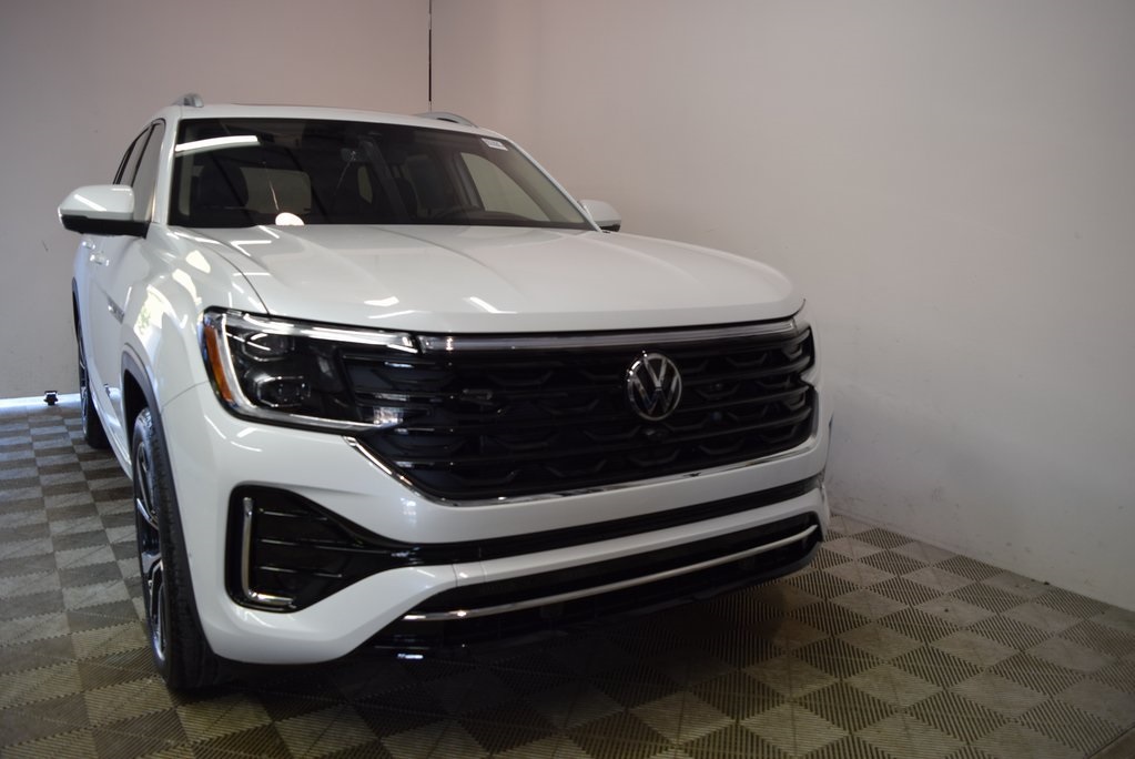 2026 Volkswagen Atlas SEL Premium R-Line photo 2