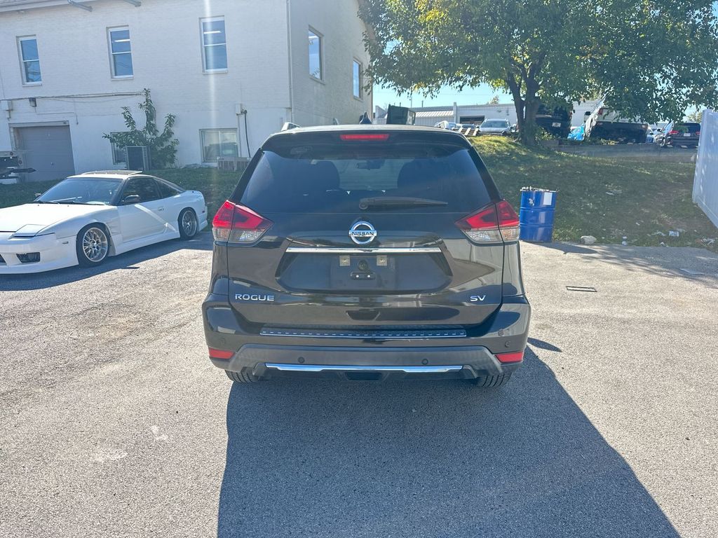 2019 Nissan Rogue SV photo 3