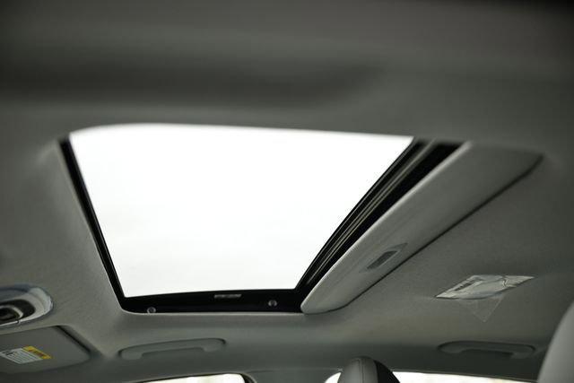 2025 Hyundai Elantra Limited photo 7