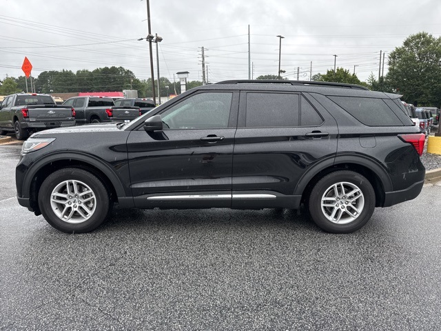2025 Ford Explorer photo 4