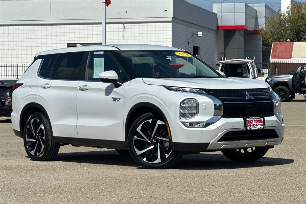 2023 Mitsubishi Outlander PHEV SE photo 2