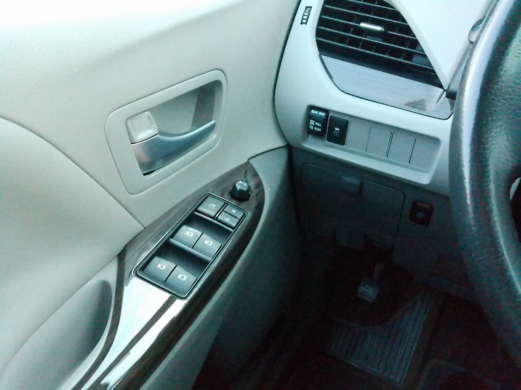 2018 Toyota Sienna XLE photo 41