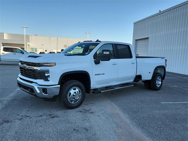 2026 Chevrolet Silverado 3500HD LT photo 2