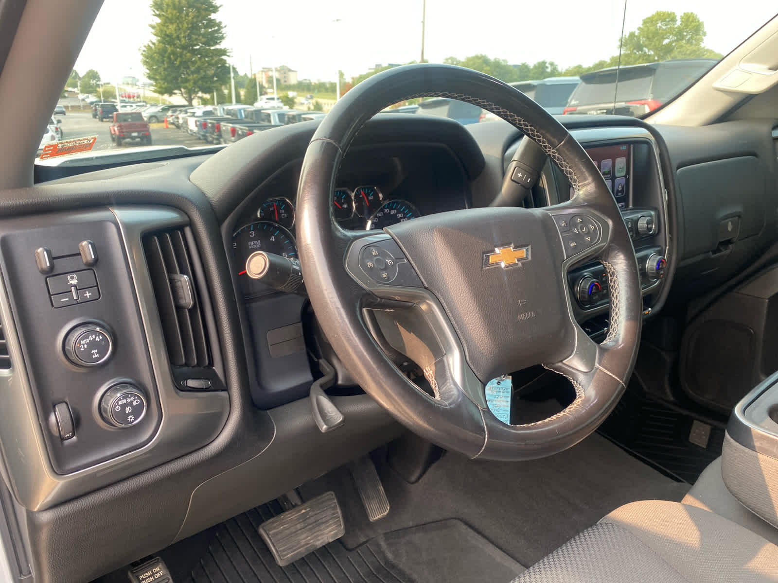 2018 Chevrolet Silverado 1500 LT photo 12