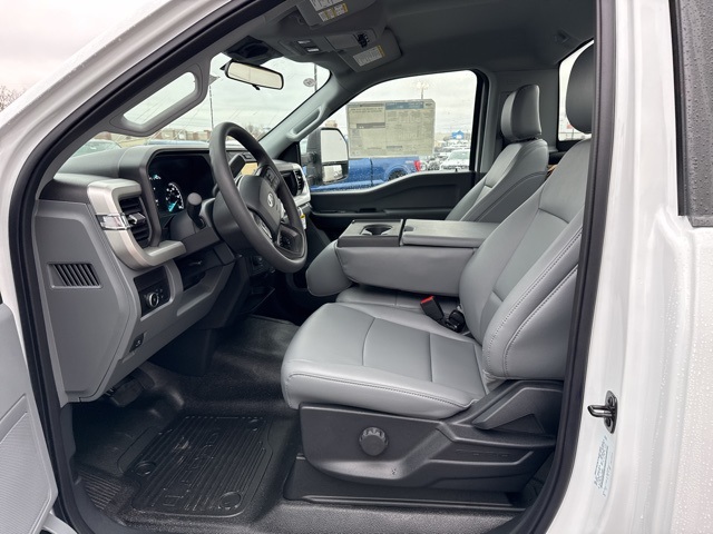 2025 Ford F-550 XL photo 11