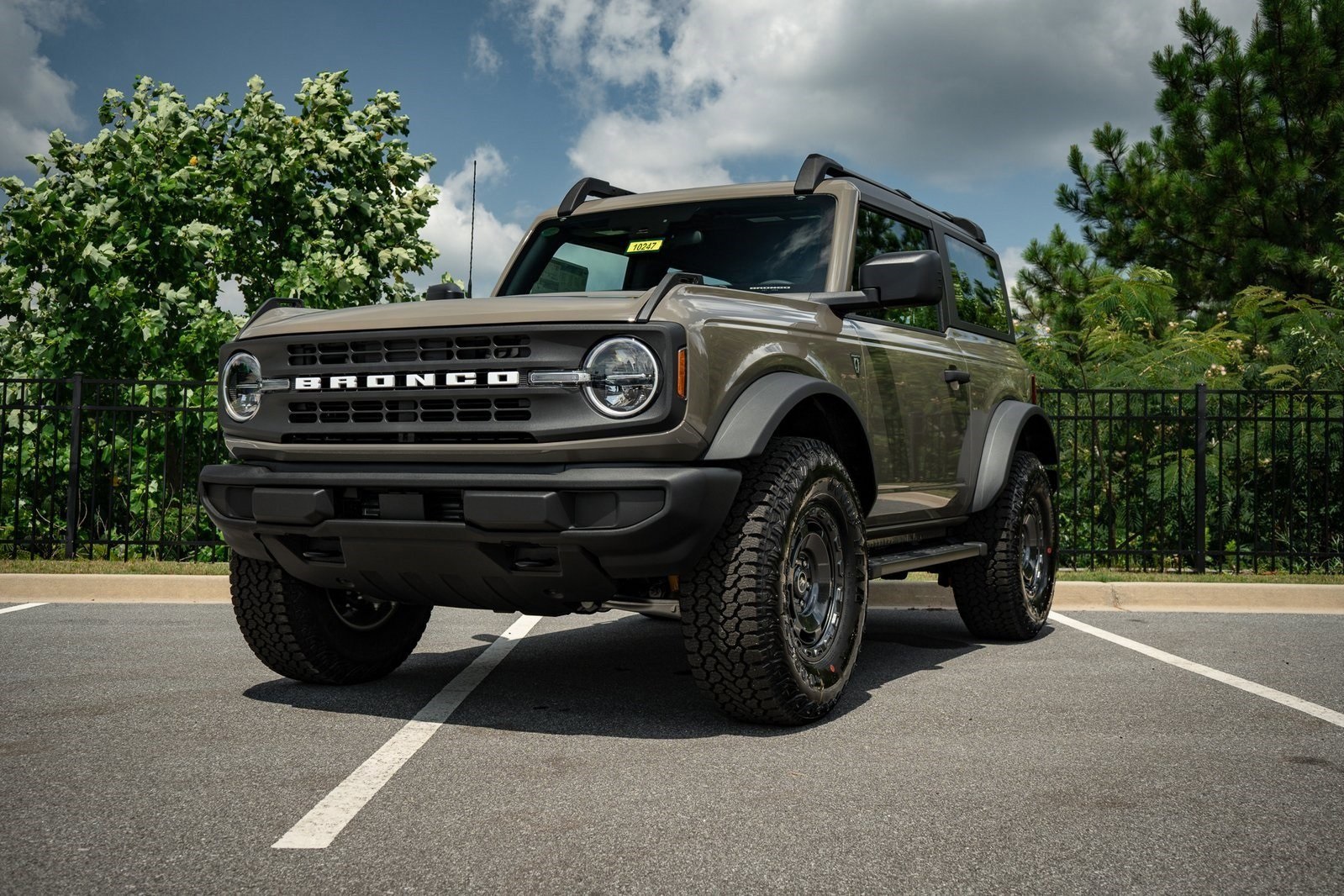 2025 Ford Bronco Base photo 2