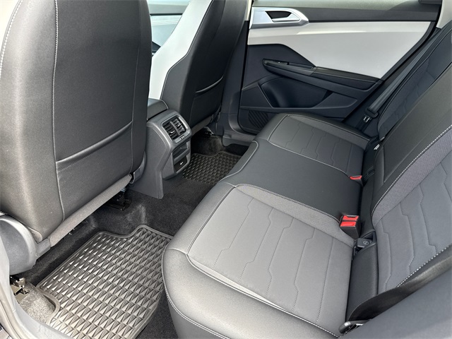 2025 Volkswagen Taos SE photo 25