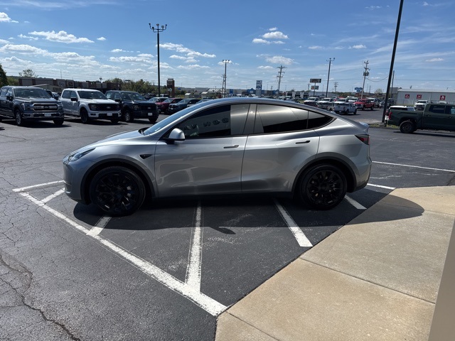 2024 Tesla Model Y Long Range photo 2