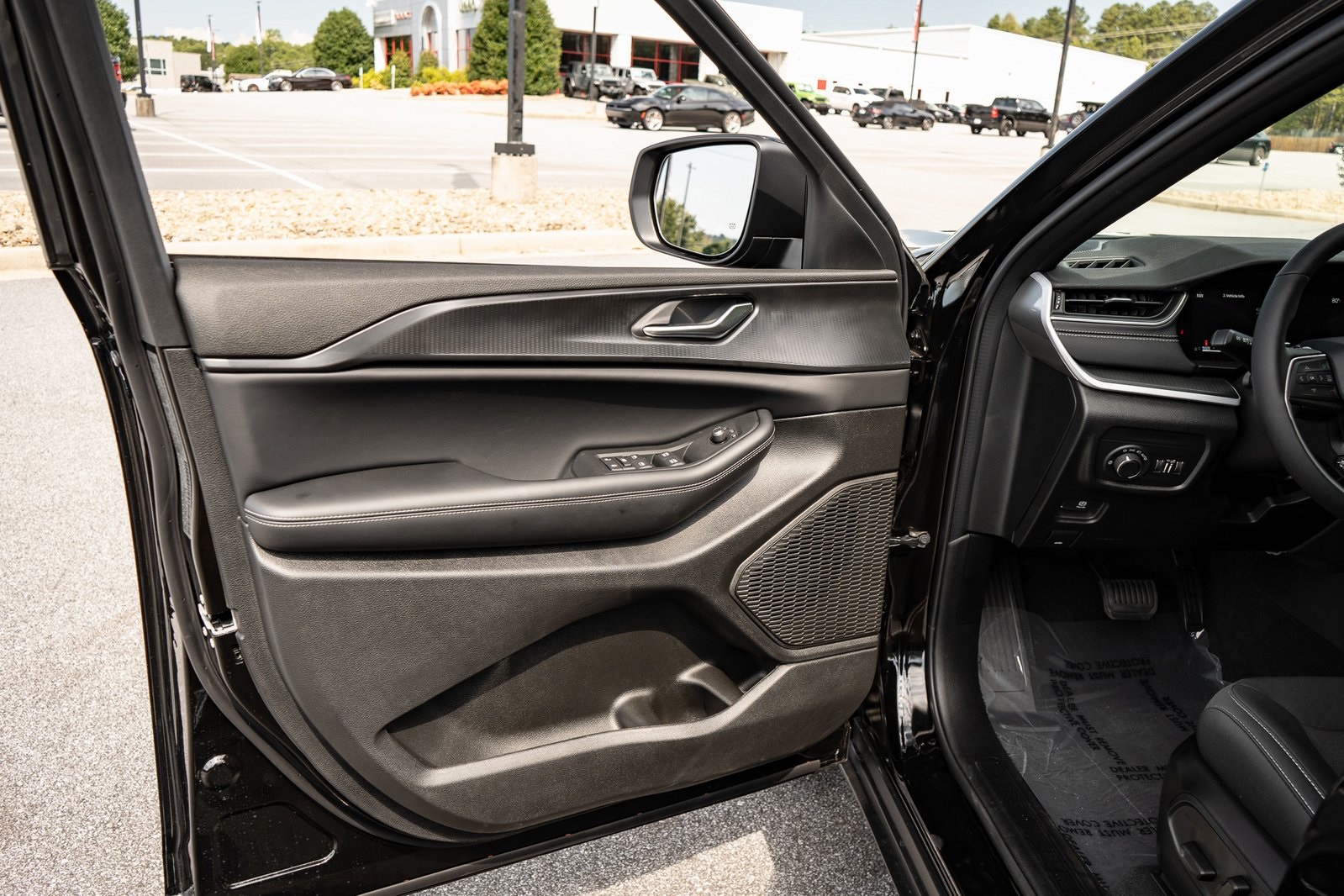 2025 Jeep Grand Cherokee Laredo Altitude photo 15