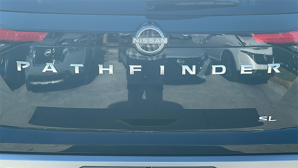 2025 Nissan Pathfinder SL photo 9
