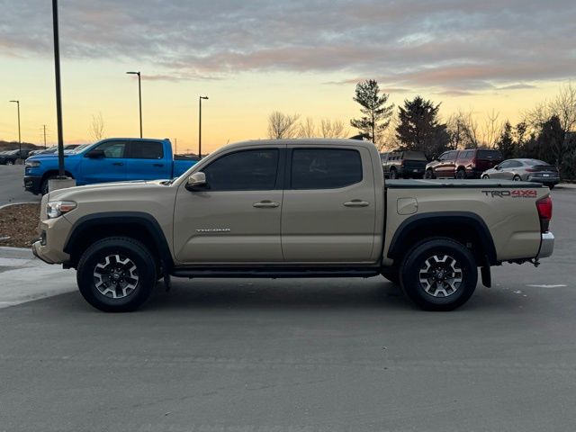 2018 Toyota Tacoma TRD Off-Road photo 2