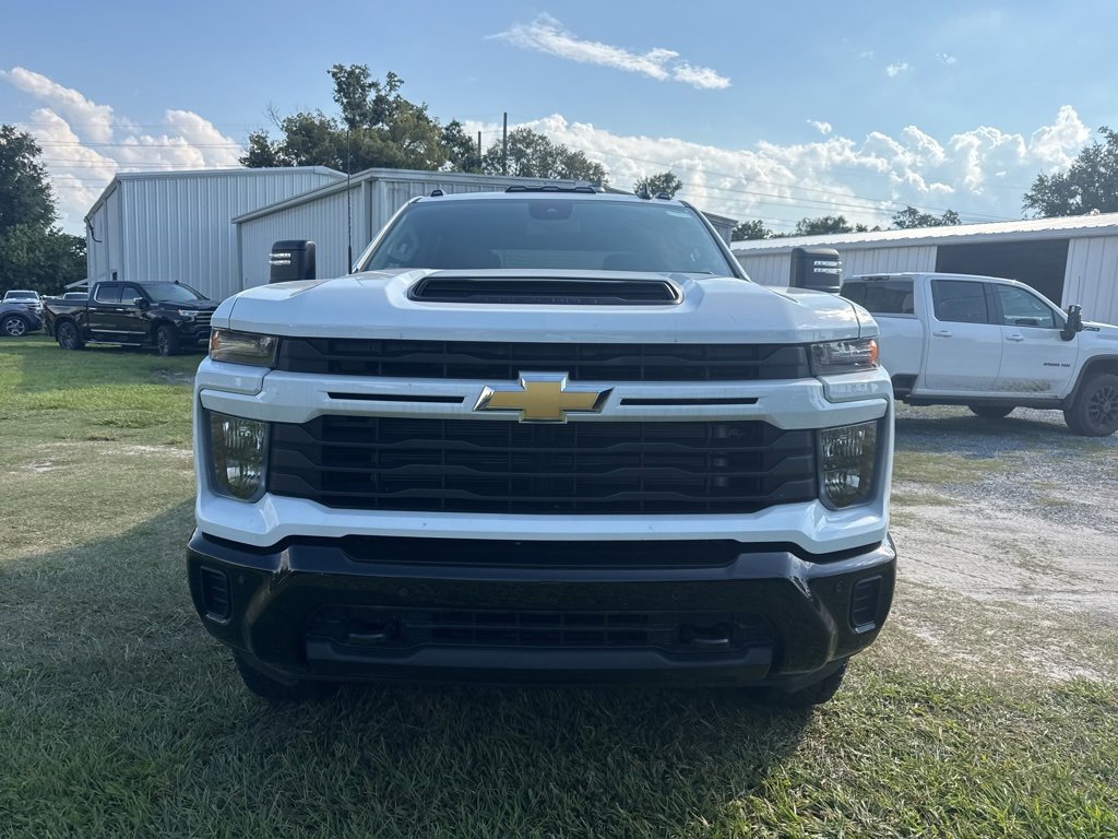 2025 Chevrolet Silverado 2500HD Custom photo 2