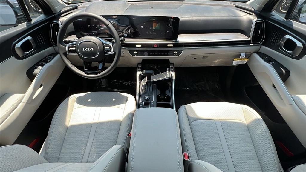 2025 Kia Sorento S photo 3