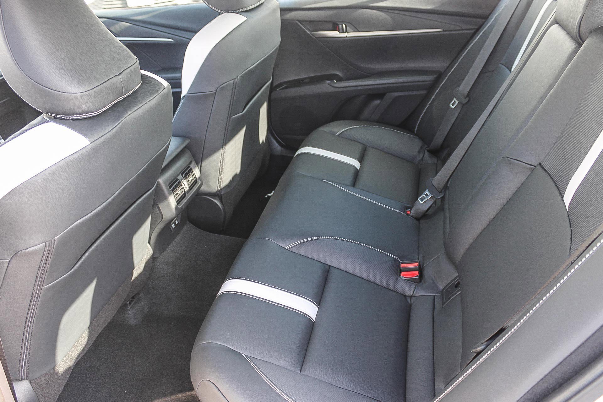2025 Toyota Camry SE photo 20