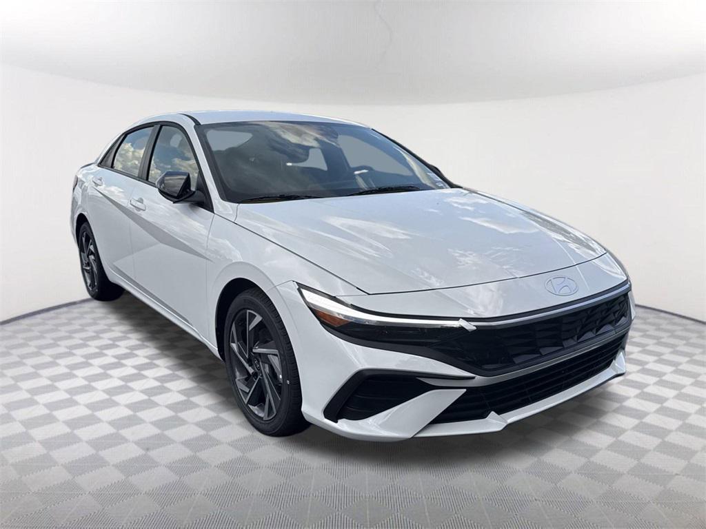 2025 Hyundai Elantra SEL Sport photo 3
