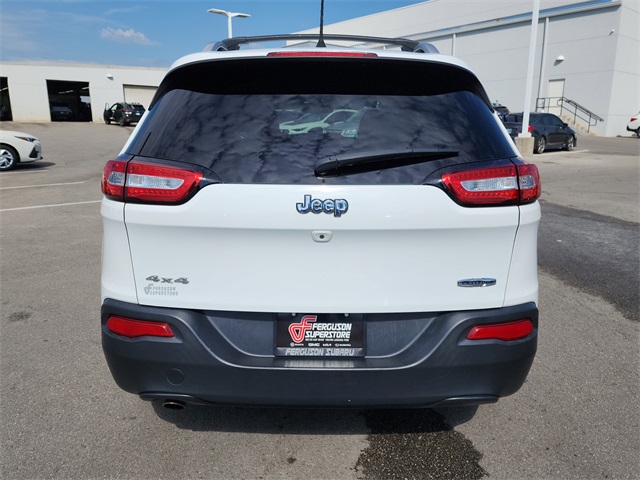 2017 Jeep Cherokee Latitude photo 2