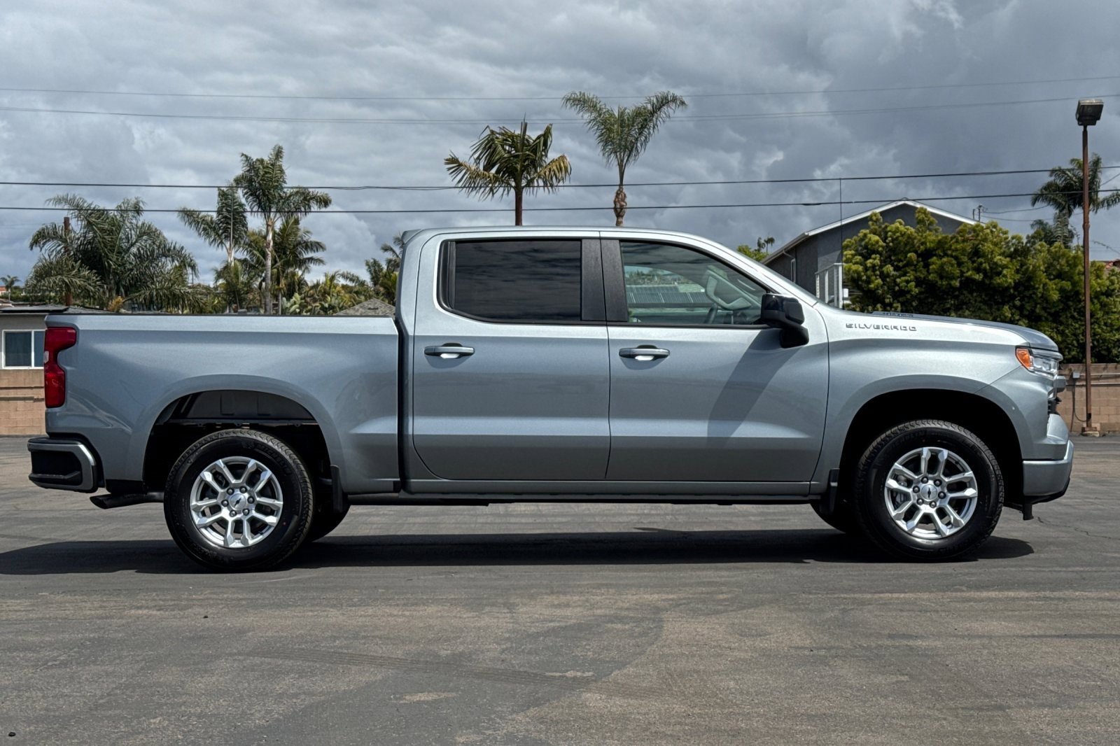 2025 Chevrolet Silverado 1500 RST photo 3