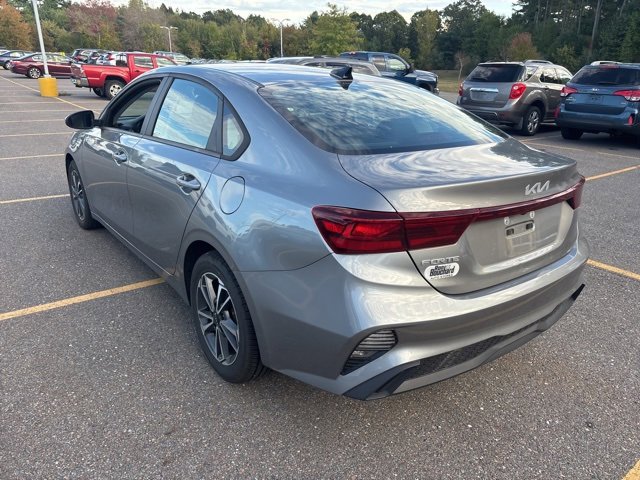 2022 Kia Forte FE LXS photo 3