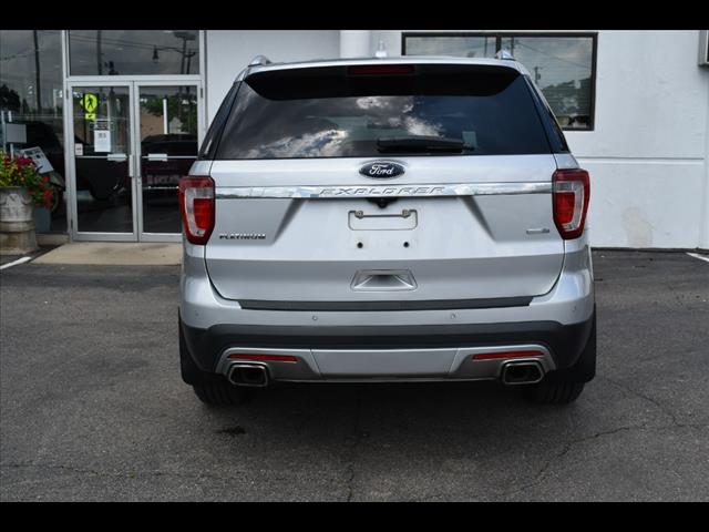 2017 Ford Explorer Platinum photo 7