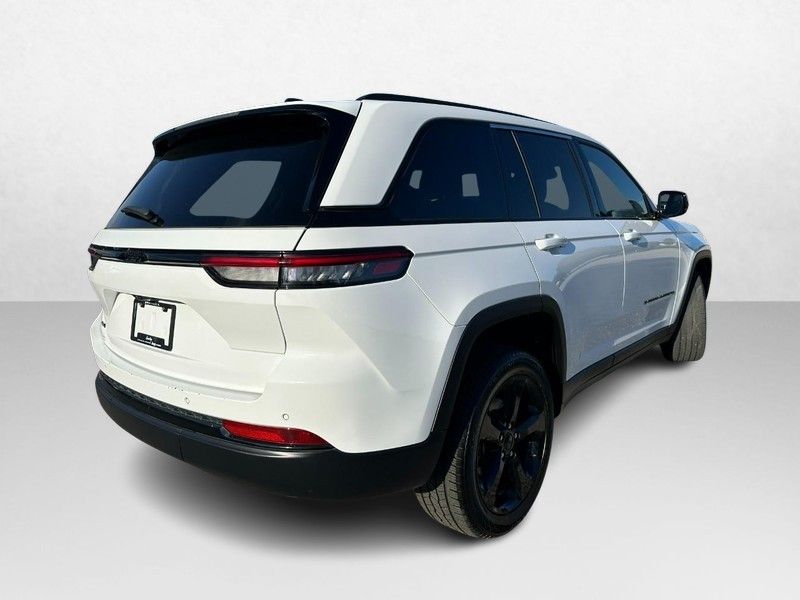 2023 Jeep Grand Cherokee Altitude photo 2