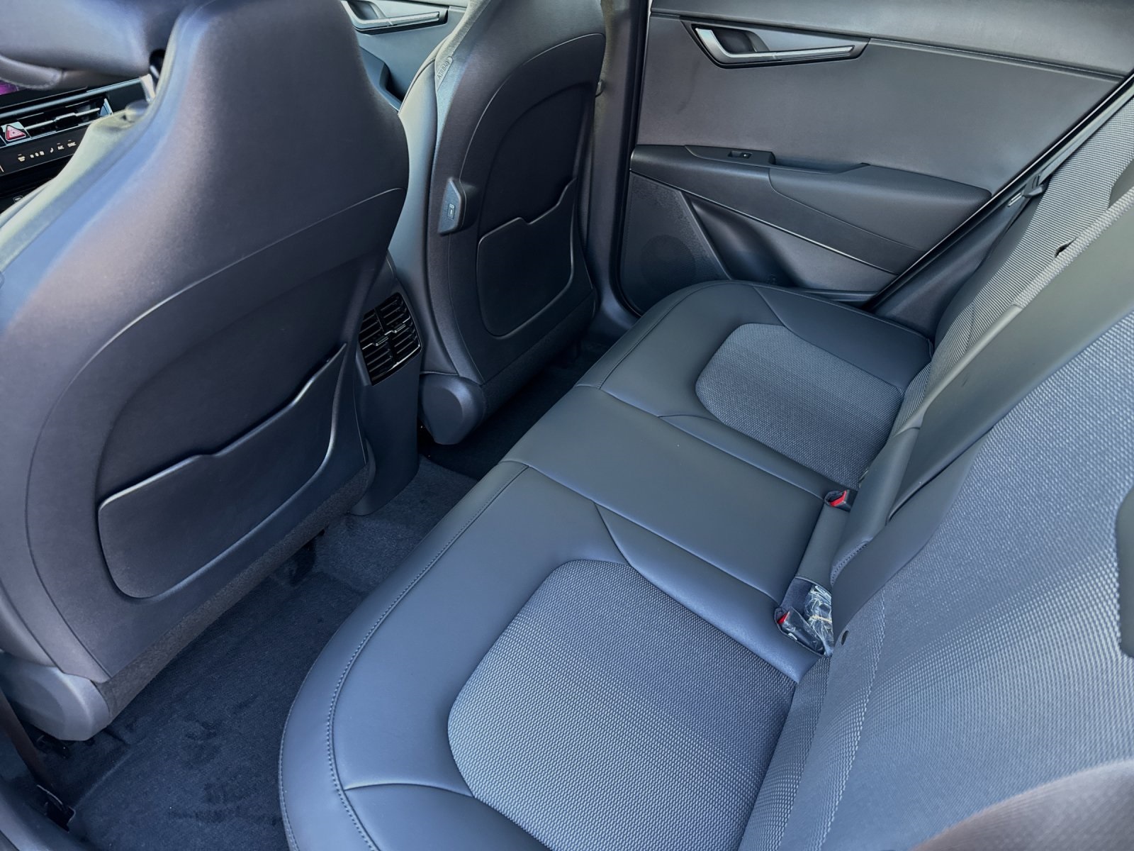 2025 Kia Niro EX photo 11