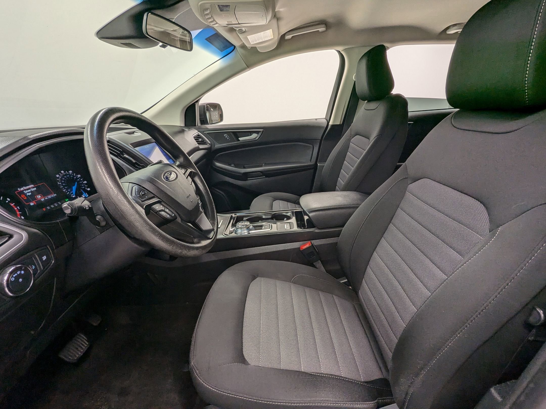 2020 Ford Edge SE photo 4