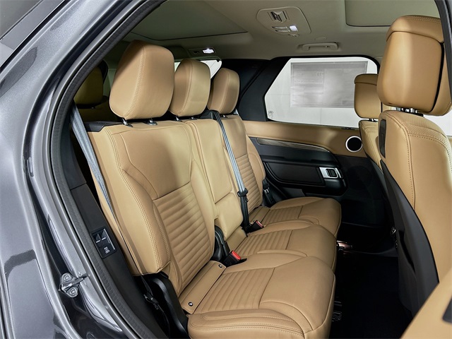2025 Land Rover Discovery Metropolitan Edition photo 25