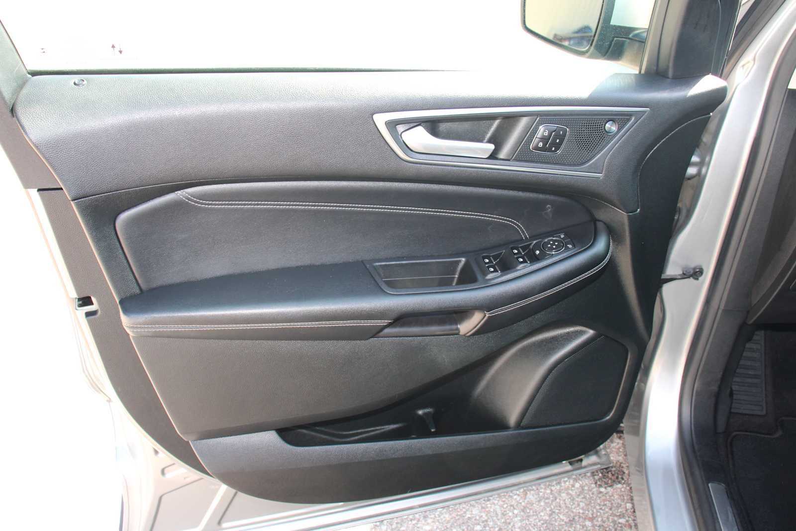 2022 Ford Edge Titanium photo 12