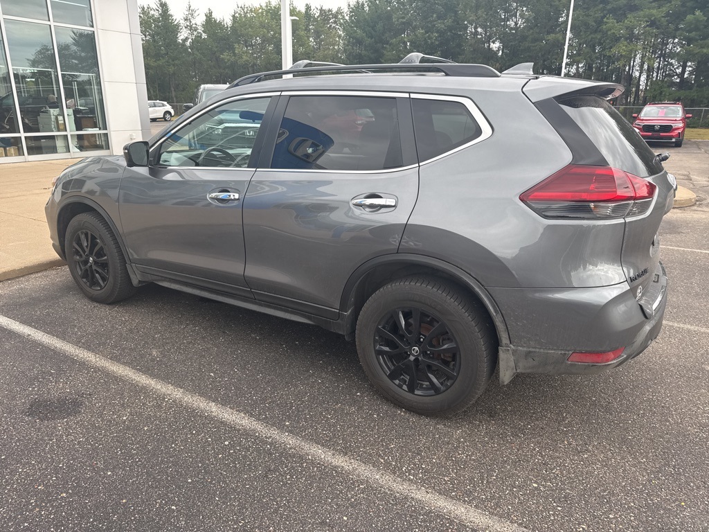 2018 Nissan Rogue SV photo 10