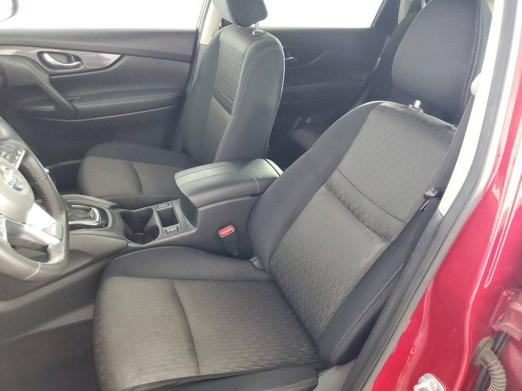 2017 Nissan Rogue SV photo 11