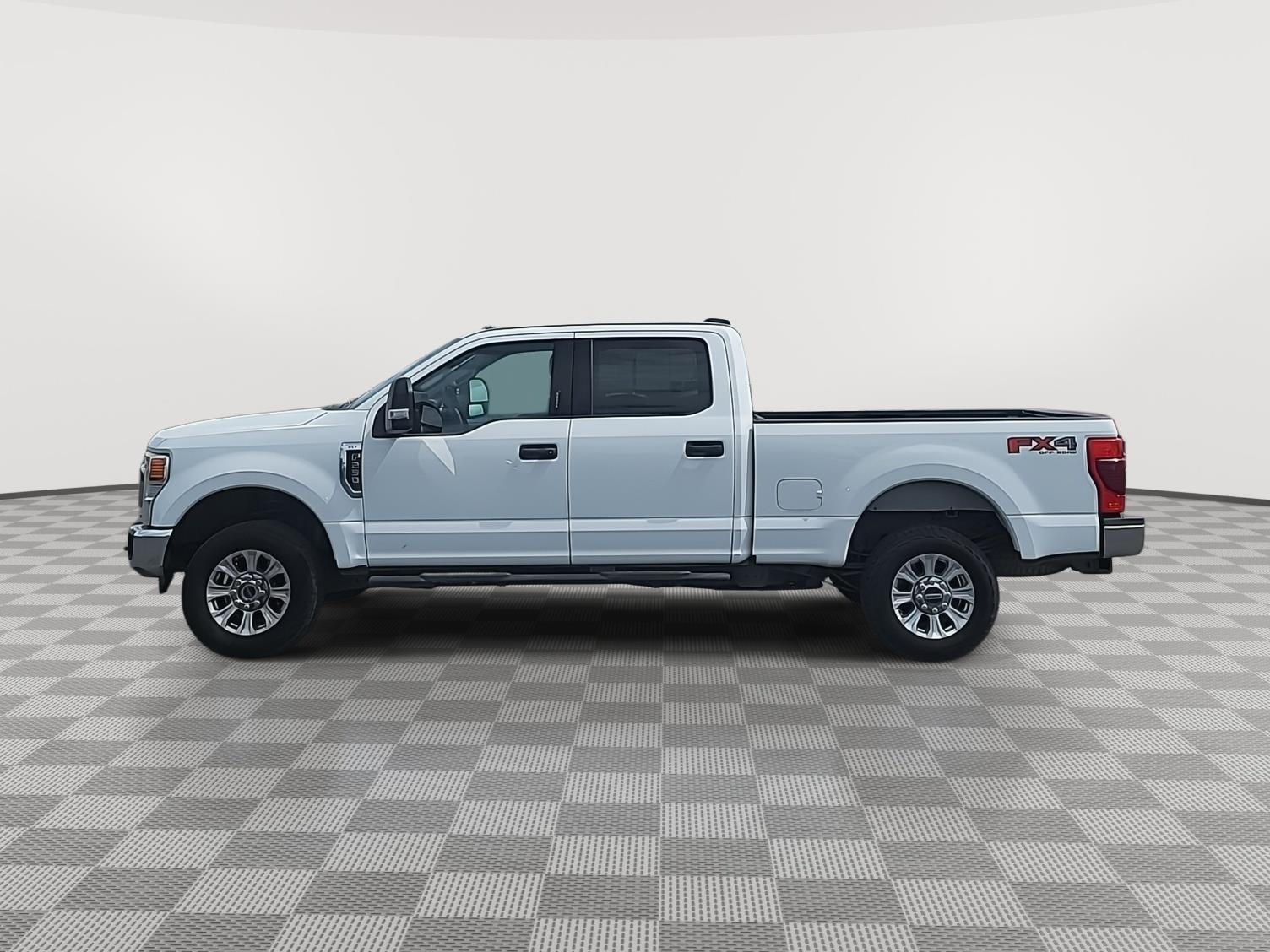 2020 Ford F-250 XLT photo 2