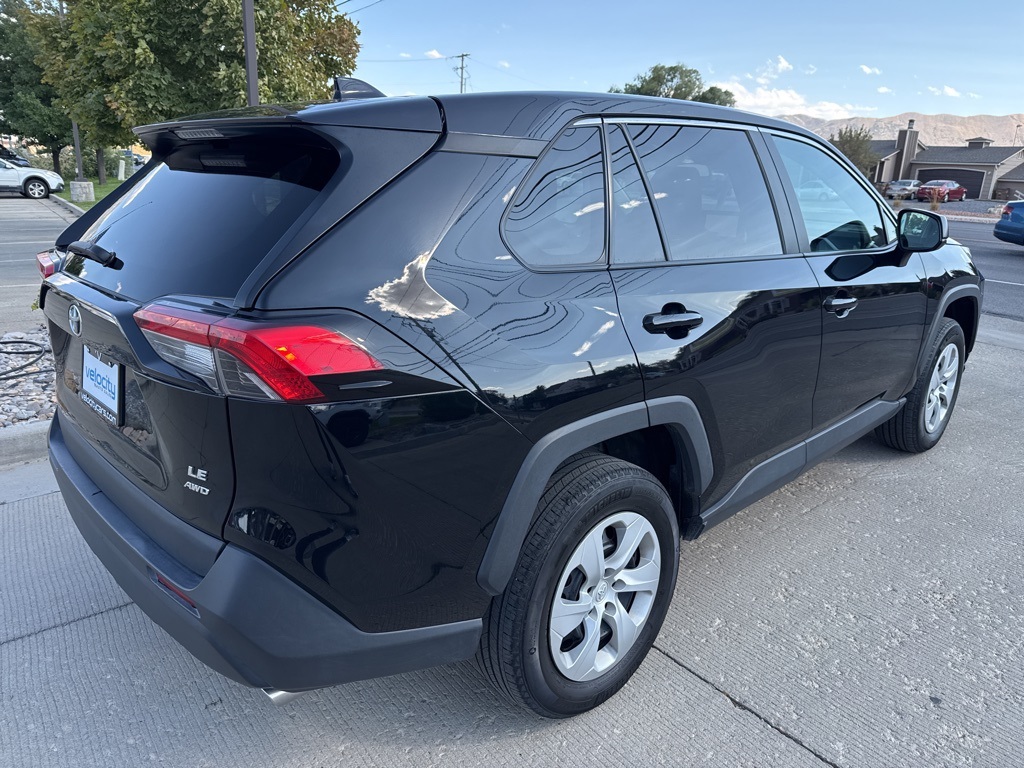 2024 Toyota RAV4 LE photo 3