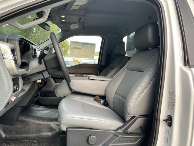 2025 Ford F-550 photo 7