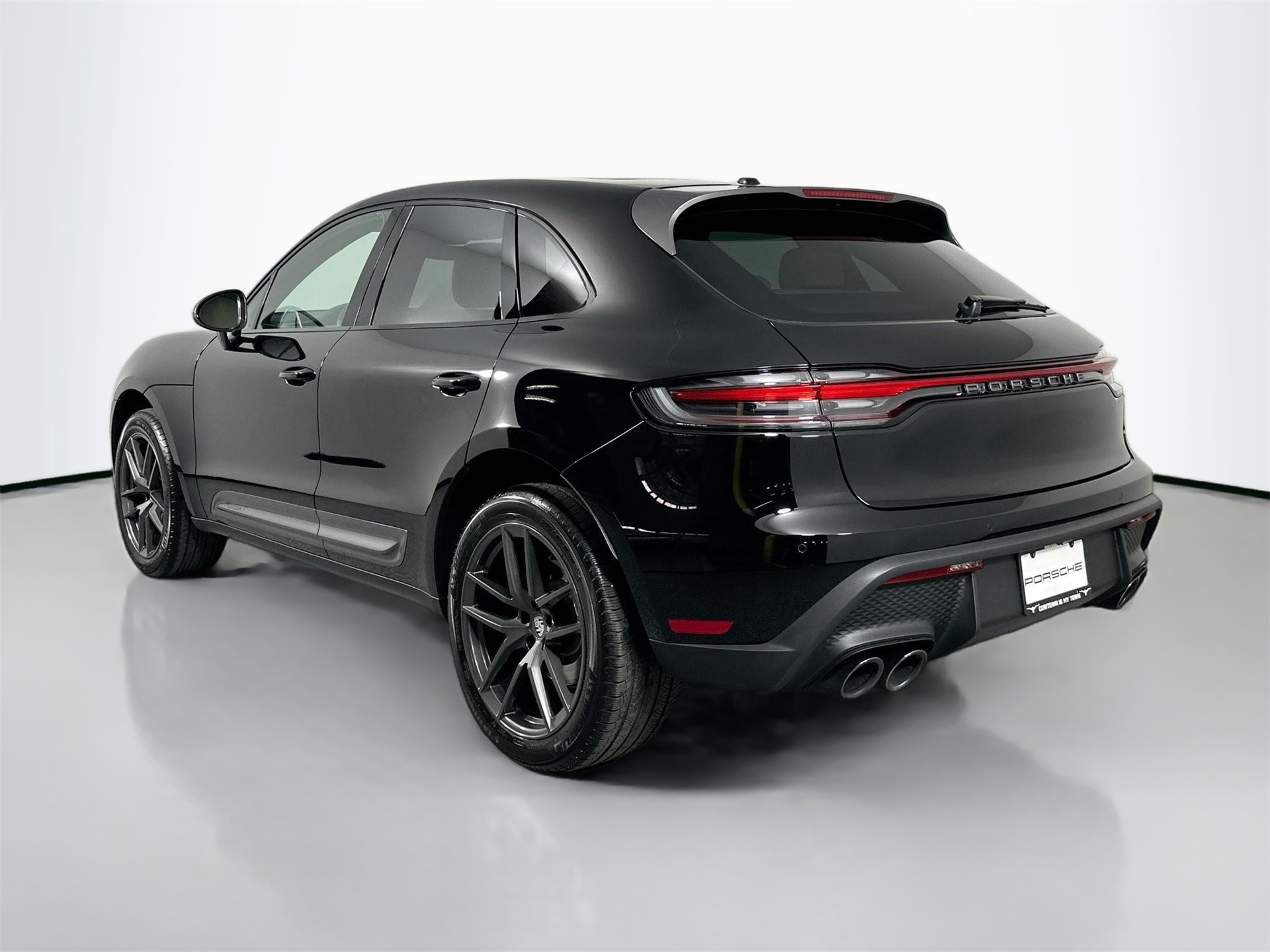 2023 Porsche Macan T photo 3