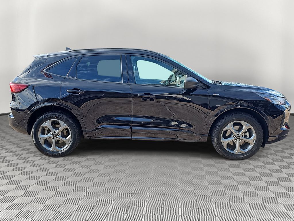 2023 Ford Escape ST-Line photo 2