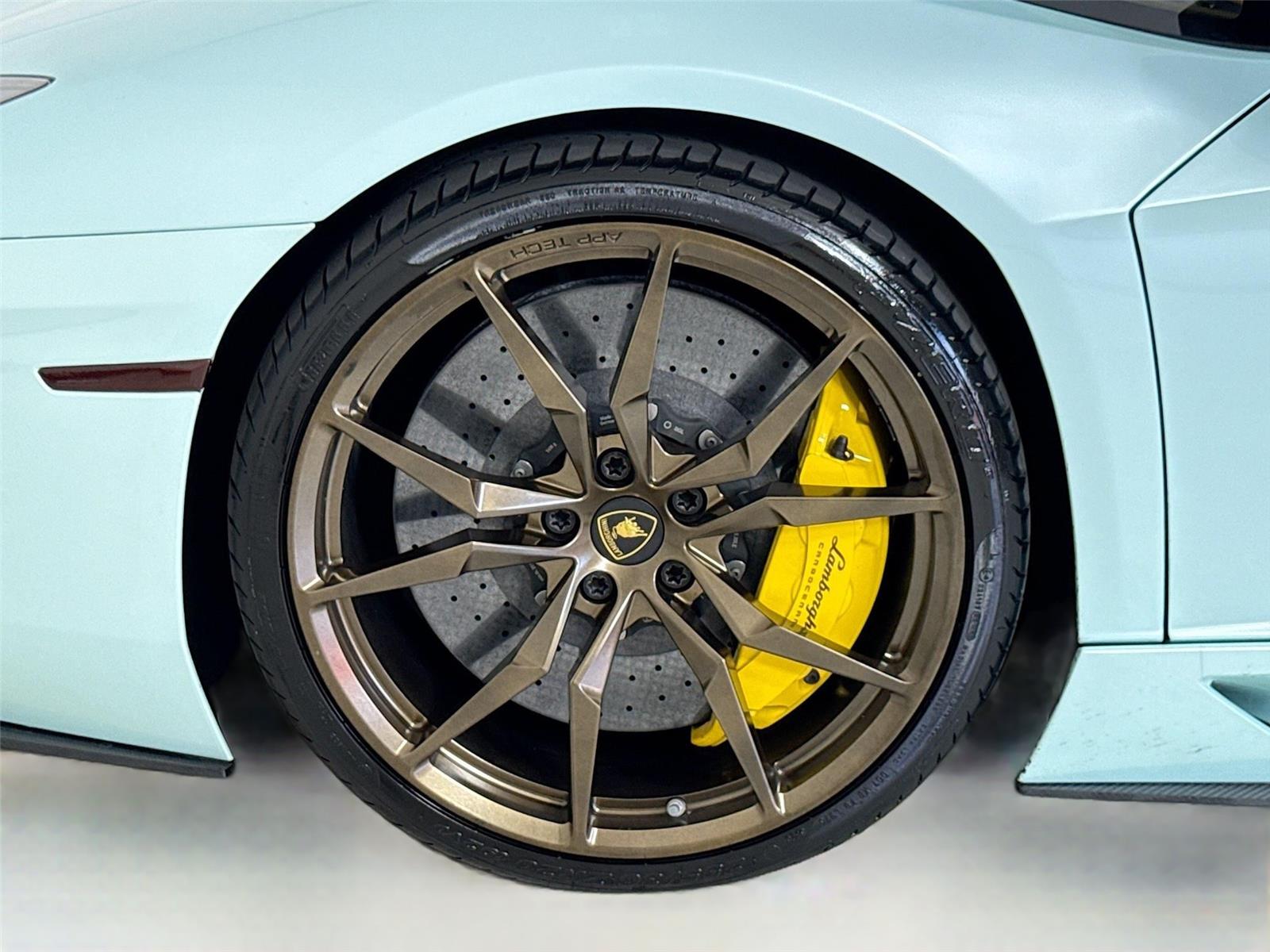 2015 Lamborghini Aventador LP 700-4 Roadster photo 33