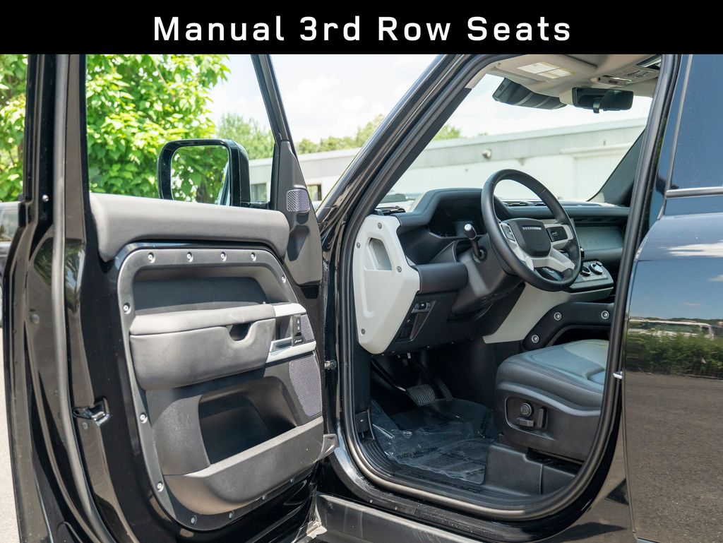 2024 Land Rover Defender 110 S photo 10