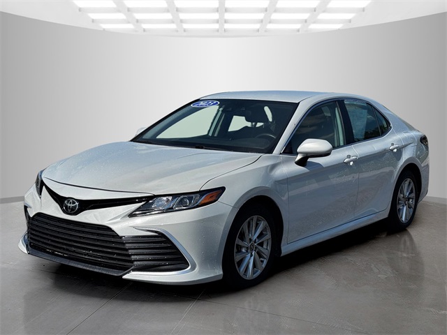 2023 Toyota Camry LE photo 3