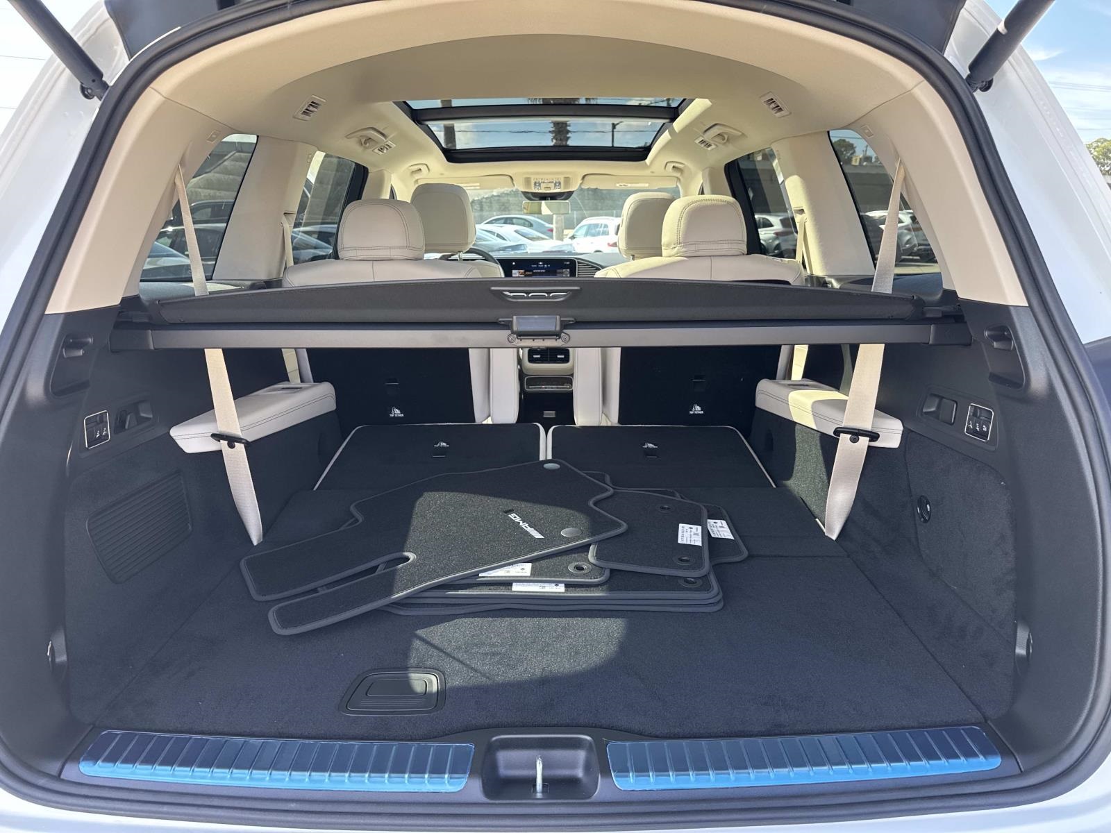 2026 Mercedes Benz GLS 450 4MATIC photo 4