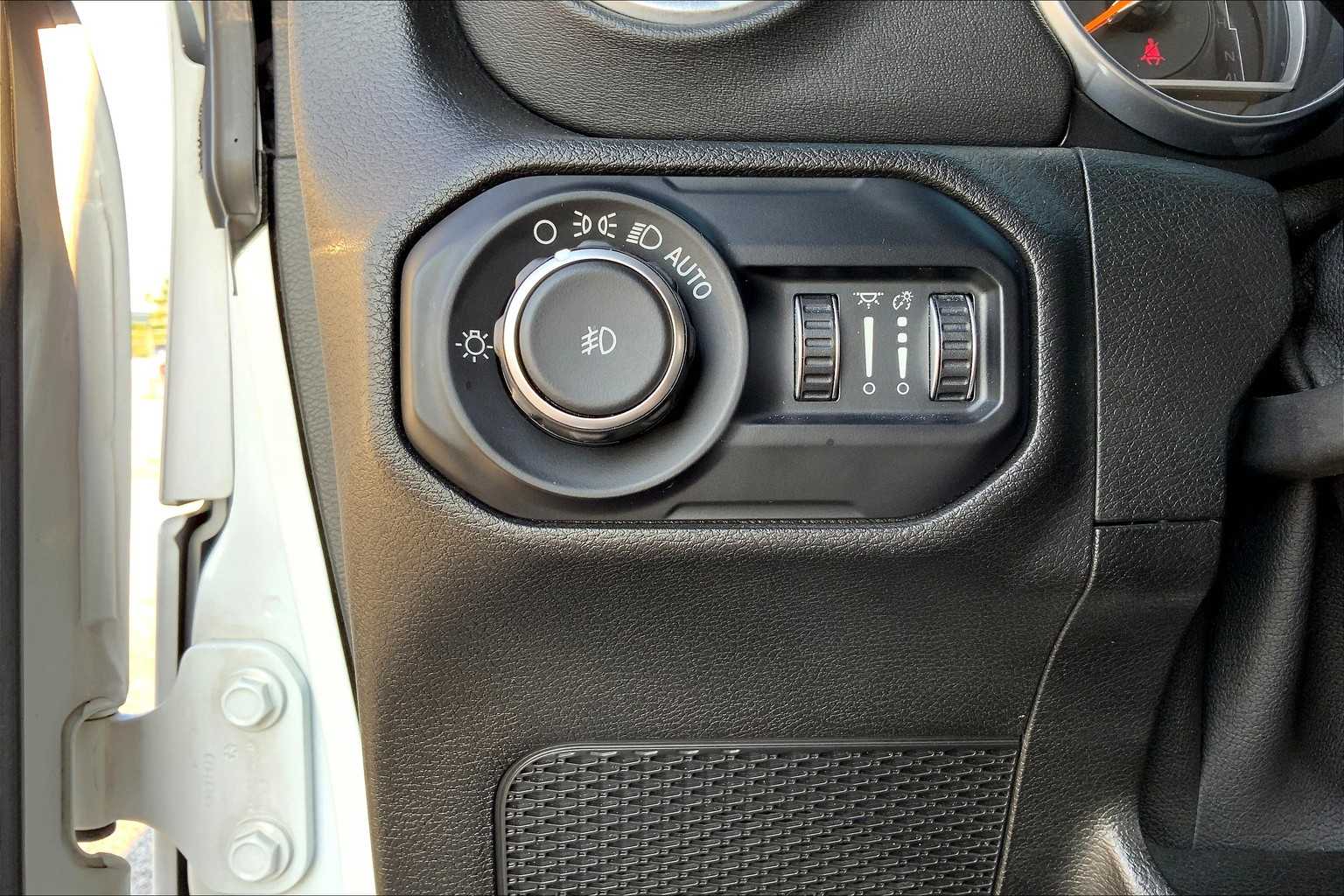 2018 Jeep Wrangler Unlimited Sahara photo 29