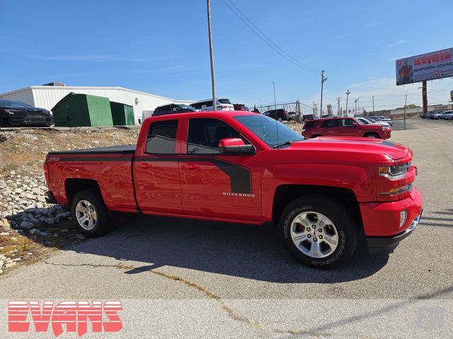 2016 Chevrolet Silverado 1500 LT photo 2