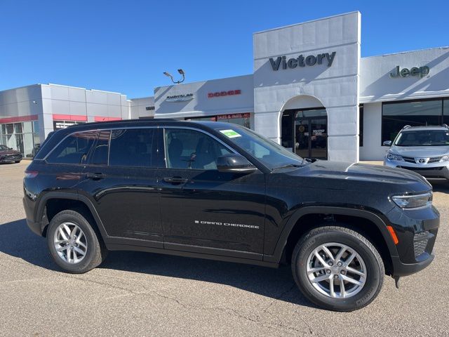 2025 Jeep Grand Cherokee Laredo's photo